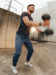 4F Spodnie treningowe szybkoschnące męskie - niebieskie L. Niebieskie spodnie sportowe męskie 4F, l, bez wzorów, na fitness i siłownię. Za 179.99 zł.