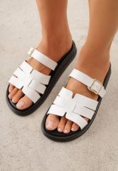 Białe Klapki z Przeplatanymi Paskami i Klamrą Ravelya. Białe klapki damskie Born2be, na lato, bez wzorów, z jeansu, boho, bez obcasa, na płaskiej podeszwie, bez zapięcia. Za 79.99 zł.