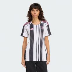 Koszulka podstawowa Juventus 25/26. Białe bluzki damskie Adidas, xs, bez wzorów, sportowe, bez kołnierzyka, bez ramiączek. Za 439.00 zł.