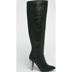 Solo Femme - Kozaki. Czarne kozaki damskie Solo Femme, bez wzorów, z materiału, bez obcasa, na obcasie, bez zapięcia. W wyprzedaży za 529.90 zł.