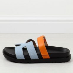Niebieskie klapki damskie 1186. Niebieskie klapki damskie na lato, bez wzorów, ze skóry, eleganckie, bez obcasa, bez zapięcia. Za 169.00 zł.