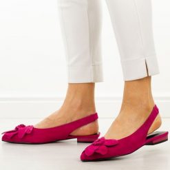 Fuksja skórzane czółenka damskie Vinceza 66951. Czerwone czółenka damskie VINCEZA, na jesień, z aplikacjami, ze skóry, eleganckie, bez obcasa, na obcasie, bez zapięcia. W wyprzedaży za 192.72 zł.