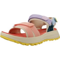 Sandały Gioseppo Model 75535g Kolor Wielokolorowy. Czerwone sandały damskie Gioseppo, bez wzorów, z materiału, bez obcasa, bez zapięcia. Za 229.00 zł.