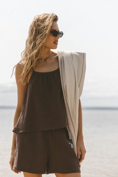 TOP BELLA CZEKOLADOWY S - Flawless. Brązowe topy damskie Flawless, s, bez wzorów, ze skóry, bez kołnierzyka, bez ramiączek. Za 137.40 zł.