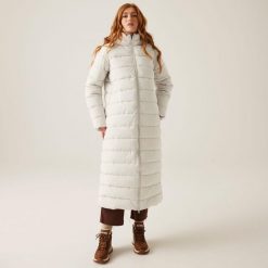 Płaszcz turystyczny damski zimowy ocieplany Elender Regatta. Szare płaszcze damskie Regatta, na zimę, bez wzorów, sportowe, bez kołnierzyka, z kapturem. Za 405.75 zł.