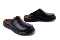 JOSEF SEIBEL 10663 MAX 37 600 schwarz, klapki męskie. Klapki męskie Josef Seibel, bez wzorów, ze skóry, bez zapięcia. Za 299.90 zł.