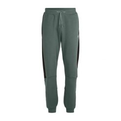 Spodnie męskie FILA Rouvroy. Zielone spodnie materiałowe męskie Fila, m, bez wzorów, z dresówki. Za 159.99 zł.