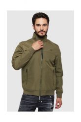 GUESS Zielona kurtka męska przejściowa. Zielone kurtki męskie Guess, m, z aplikacjami, bez kaptura. W wyprzedaży za 269.99 zł.