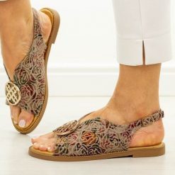 Multi płaskie sandały damskie Filippo Ds7894/26. Sandały damskie Filippo, z aplikacjami, z materiału, bez obcasa, na płaskiej podeszwie, bez zapięcia. Za 169.00 zł.