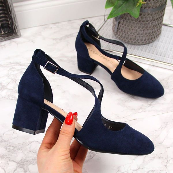 Sergio Leone Sandały damskie zabudowane granatowe Sergio Leone 37. Sandały damskie Sergio Leone, bez wzorów, bez obcasa, bez zapięcia. Za 17.34 zł.