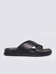 Klapki męskie skórzane czarne TT174217 906. Czarne klapki męskie BIG STAR, bez wzorów, z gumy, z otwartym noskiem, bez zapięcia. Za 199.99 zł.