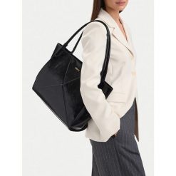 Torebka MEXX. Czarne shopperki damskie Mexx, bez wzorów, bez dodatków. Za 229.99 zł.