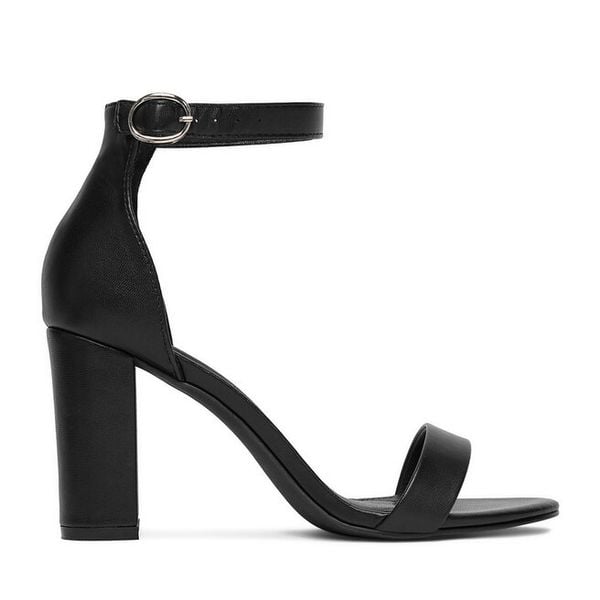 Sandały Jenny Fairy. Czarne sandały damskie Jenny Fairy, bez wzorów, bez obcasa, na słupku, bez zapięcia. Za 99.99 zł.