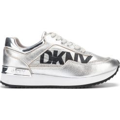 DKNY Marie Tenisówki Srebrny. Szare trampki i tenisówki damskie DKNY, bez wzorów, z materiału, bez zapięcia. Za 593.95 zł.