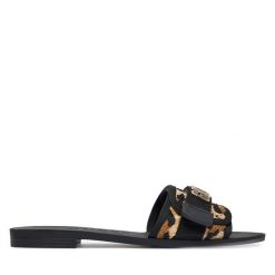 Klapki Guess. Czarne klapki damskie Guess, z aplikacjami, bez obcasa, bez zapięcia. Za 182.99 zł.