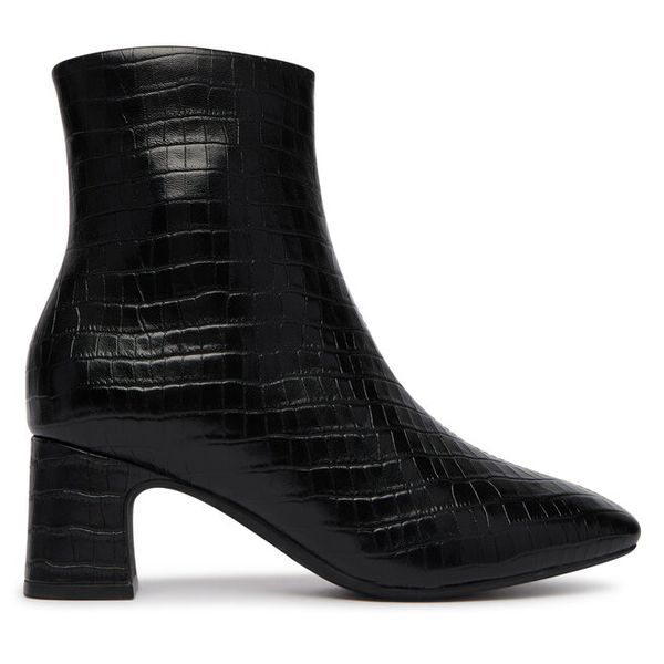 Botki Clarks. Czarne botki damskie Clarks, bez wzorów, bez obcasa, na słupku, bez zapięcia. Za 519.99 zł.