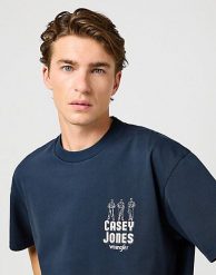 MESKA KOSZULKA WRANGLER CJ GRAPHIC TEE DARK NAVY 112362911. Niebieskie t-shirty męskie Wrangler, l, bez wzorów, bez kołnierzyka, bez ramiączek. Za 79.99 zł.