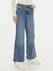 Guess Jeans Jeansy W4BA0Y D5CC4 Niebieski Relaxed Fit. Niebieskie jeansy damskie Guess Jeans, z aplikacjami, z bawełny. Za 239.99 zł.