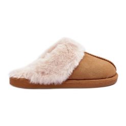 Damskie Papcie Klapki z Futerkiem Camel Pinky brązowe. Brązowe klapki damskie na zimę, bez wzorów, bez obcasa, bez zapięcia. Za 118.34 zł.