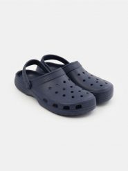 Klapki piankowe z paskiem na piętę - granatowy. Niebieskie klapki męskie Sinsay, bez wzorów, bez zapięcia. Za 25.99 zł.