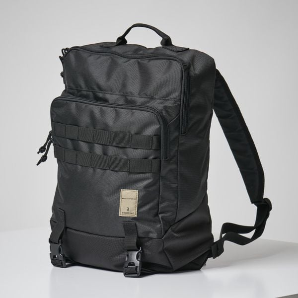 Plecak Solognac Tactical 100 20 litrów. Czarne plecaki męskie SOLOGNAC, bez wzorów, z materiału, klasyczne. Za 59.99 zł.