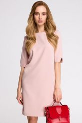 Elegancka sukienka trapezowa midi z dekoltem V z tyłu gładka różowa. Czerwone sukienki damskie Sukienki.shop, do pracy, xl, bez wzorów, biznesowe, bez kołnierzyka, bez ramiączek, midi, trapezowe. Za 129.00 zł.