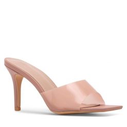 Klapki DeeZee. Czerwone klapki damskie DeeZee, bez wzorów, bez obcasa, bez zapięcia. Za 149.99 zł.