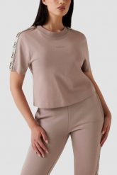 GUESS Różowy bawełniany t-shirt damski z lampasami Britney, Rozmiar L. Czerwone t-shirty damskie Guess, l, z aplikacjami, z bawełny, eleganckie, bez kołnierzyka, bez ramiączek. Za 219.99 zł.