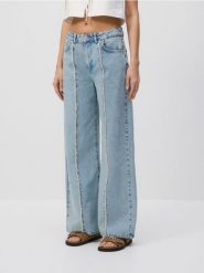Jeansy straight z przeszyciami - niebieski. Niebieskie jeansy damskie Reserved, bez wzorów, z denimu. W wyprzedaży za 109.99 zł.