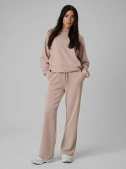 4F Spodnie dresowe z modalem damskie - beżowe XS. Brązowe spodnie dresowe damskie 4F, bez wzorów, z dresówki, klasyczne. Za 179.99 zł.