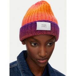 Czapka Guess. Czapki damskie Guess, na zimę, z aplikacjami. Za 229.99 zł.