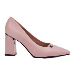 Czółenka Na Słupku Eleganckie Vinceza 62224 Różowe. Czerwone czółenka damskie bez wzorów, ze skóry, eleganckie, ze szpiczastym noskiem, bez obcasa, na obcasie, bez zapięcia. Za 190.94 zł.