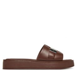 Klapki Calvin Klein. Brązowe klapki damskie Calvin Klein, bez wzorów, bez obcasa, bez zapięcia. Za 329.99 zł.