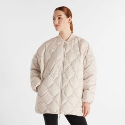 Kurtka damska New Balance WJ43503MBM – beżowa. Brązowe kurtki sportowe damskie New Balance, xl, bez wzorów, z materiału, bez ramiączek, bez kaptura. Za 499.99 zł.