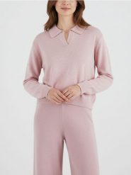 Gładki sweter z kołnierzem - różowy. Czerwone swetry nierozpinane damskie Sinsay, l, bez wzorów, bez kołnierzyka, bez ramiączek. Za 49.99 zł.