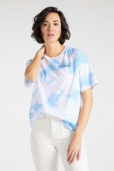T-SHIRT DAMSKI LEE TIE DYE GRAPHIC TEE BOYFRIEND FIT SKY BLUE L41YFENR 112109260. Niebieskie t-shirty damskie Lee, l, bez wzorów, bez kołnierzyka, bez ramiączek. Za 69.99 zł.
