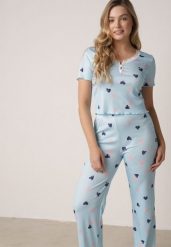 Niebieski Komplet Piżamowy z Elastycznego Materiału Spodnie i Bluzka w Serca Veys. Niebieskie piżamy damskie Born2be, bez wzorów, z materiału, bez ramiączek. Za 79.99 zł.