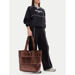 Torebka Reebok. Brązowe shopperki damskie Reebok, bez wzorów, bez dodatków. Za 149.99 zł.