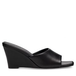 Klapki Sergio Bardi. Czarne klapki damskie Sergio Bardi, bez wzorów, bez obcasa, bez zapięcia. Za 269.99 zł.