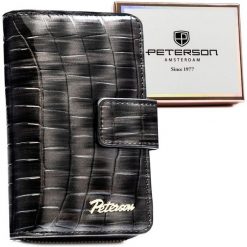 Szary portfel damski ze skóry ekologicznej z tłoczeniem na wzór skóry krokodyla, zamykany na zatrzask i suwak - Peterson. Szare portfele damskie Peterson, ze skóry ekologicznej. Za 74.99 zł.