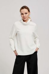 Bluza z szerokim golfem perłowa. Białe bluzy damskie MOODO, l, bez wzorów, z elastanu, bez ramiączek, bez kaptura. W wyprzedaży za 59.99 zł.