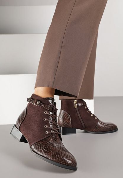 Brązowe Botki Vices Zdobione Imitacją Skóry Węża i Klamerką Gelisa. Brązowe botki damskie Born2be, z aplikacjami, z jeansu, eleganckie, bez obcasa, na płaskiej podeszwie, bez zapięcia. Za 119.99 zł.
