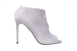 Botki Bayla-056 2074-678 Szary, Skóra naturalna - 40. Szare botki damskie Bayla, bez wzorów, z materiału, z otwartym noskiem, bez obcasa, bez zapięcia. W wyprzedaży za 99.00 zł.