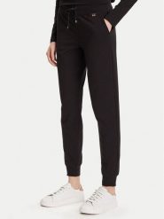 EA7 Emporio Armani Spodnie dresowe 7W000461 AF13135 UC001 Czarny Regular Fit. Czarne spodnie dresowe damskie EA7 Emporio Armani, bez wzorów, z bawełny. Za 349.99 zł.