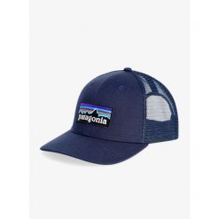 Czapka z daszkiem Patagonia P-6 Logo Trucker Hat - new navy. Niebieskie czapki damskie Patagonia, bez wzorów, sportowe. Za 154.99 zł.