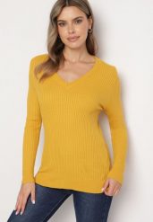 Beżowy Sweter z Trójkątnym Dekoltem z Prążkowanej Dzianiny Derige. Brązowe swetry nierozpinane damskie Born2be, l, bez wzorów, z dzianiny, bez kołnierzyka, bez ramiączek. Za 74.99 zł.