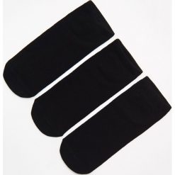3 pack krótkich skarpetek basic - Czarny. Czarne skarpety męskie Cropp, bez wzorów. Za 29.99 zł.