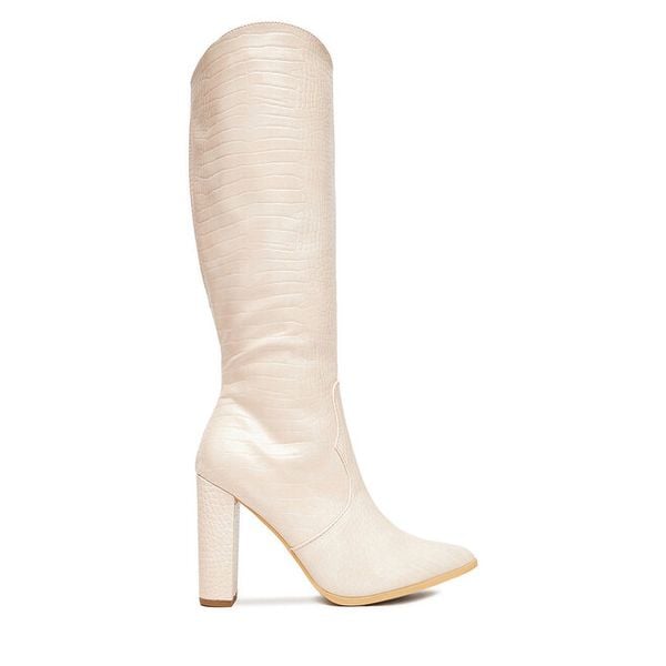 Kozaki DeeZee. Kozaki damskie DeeZee, bez wzorów, bez obcasa, na słupku, bez zapięcia. Za 169.99 zł.