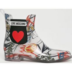 Love Moschino - Kalosze. Białe kalosze damskie Love Moschino, bez wzorów, z gumy, z okrągłym noskiem, bez zapięcia. W wyprzedaży za 319.90 zł.
