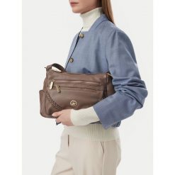 Torebka Beverly Hills Polo Club. Brązowe listonoszki damskie Beverly Hills Polo Club, bez wzorów, bez dodatków. Za 169.99 zł.
